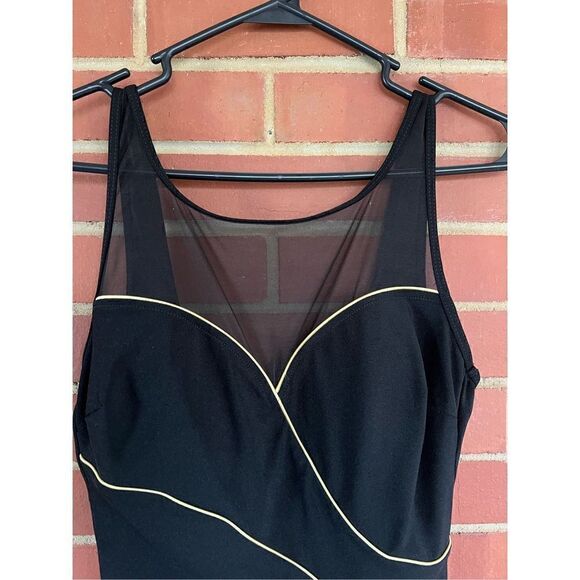 Swimsuit   - Picture 2 of 6